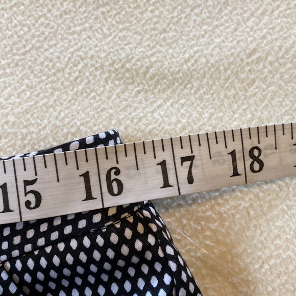 EUC like new black and white Worthington capris pants size 10P - Picture 5 of 8